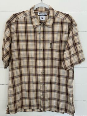 Columbia Men’s Beige and Brown Plaid Short-Sleeve Button-Down Shirt SZ: Med